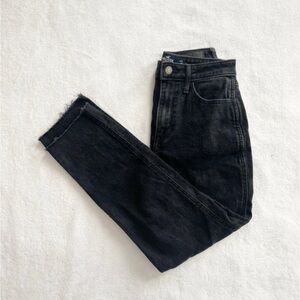 Hollister Black Wash Ultra High Rise Mom Jeans Size 0 Short